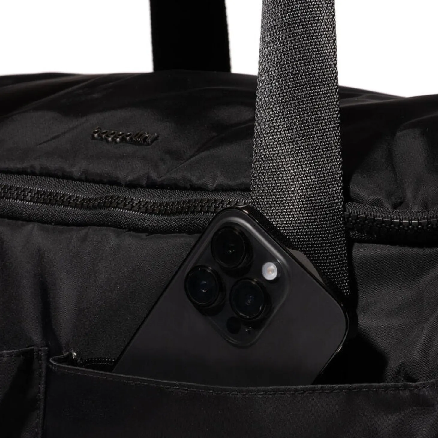 Baggallini Deluxe Fifth Avenue Weekender