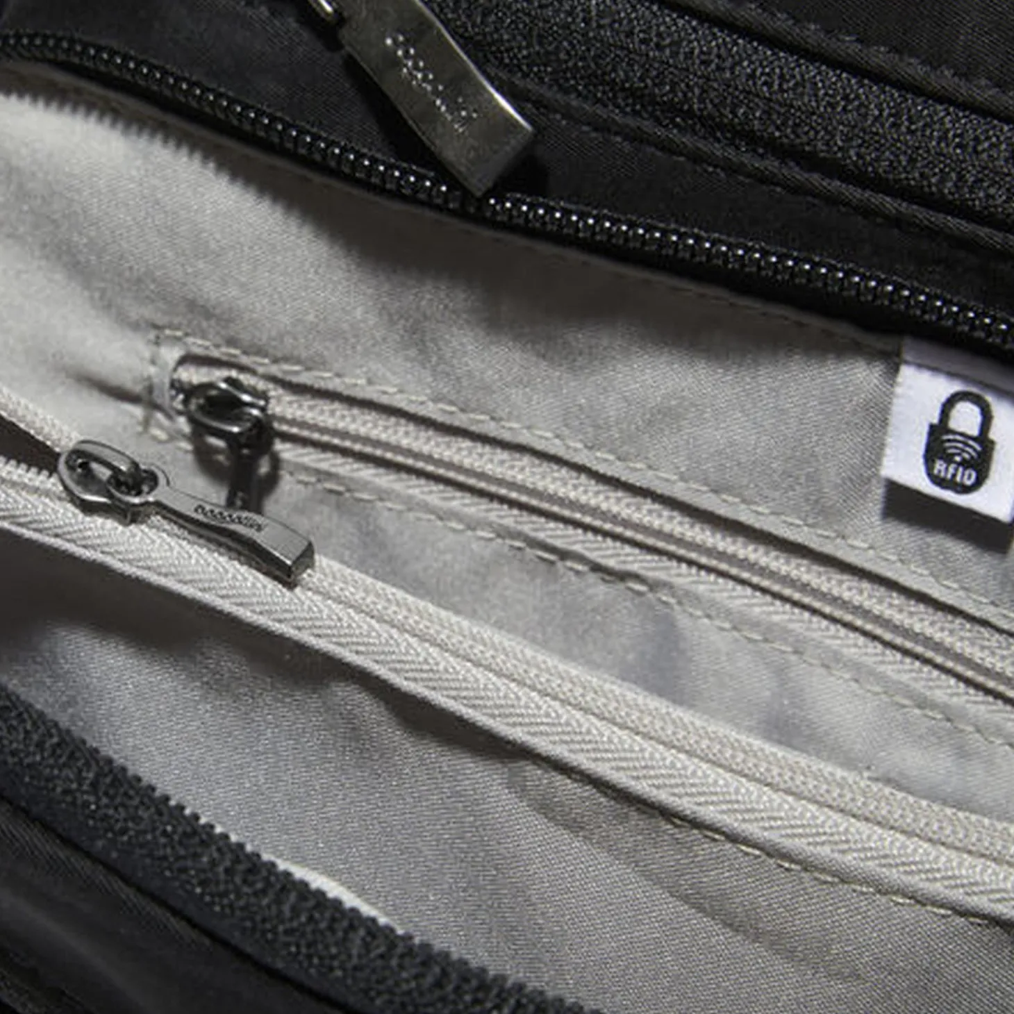 Baggallini Marais Crossbody