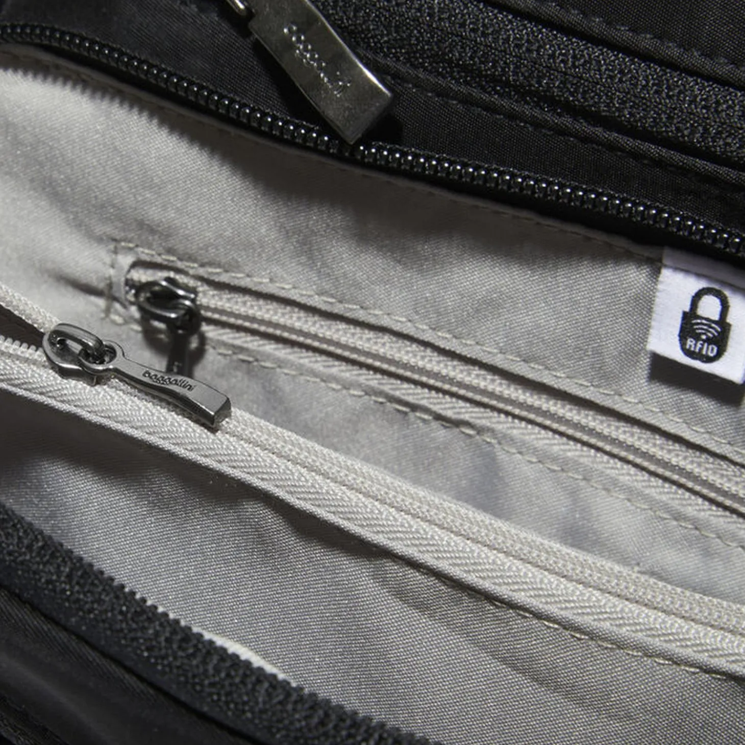 Baggallini Marais Crossbody