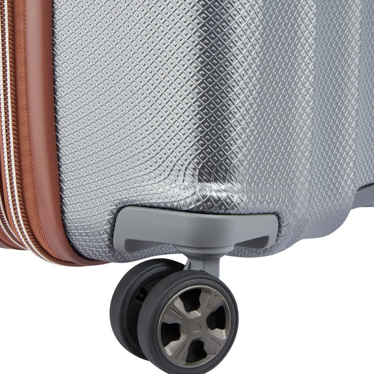 Delsey Carrousel 24" Expandable Spinner