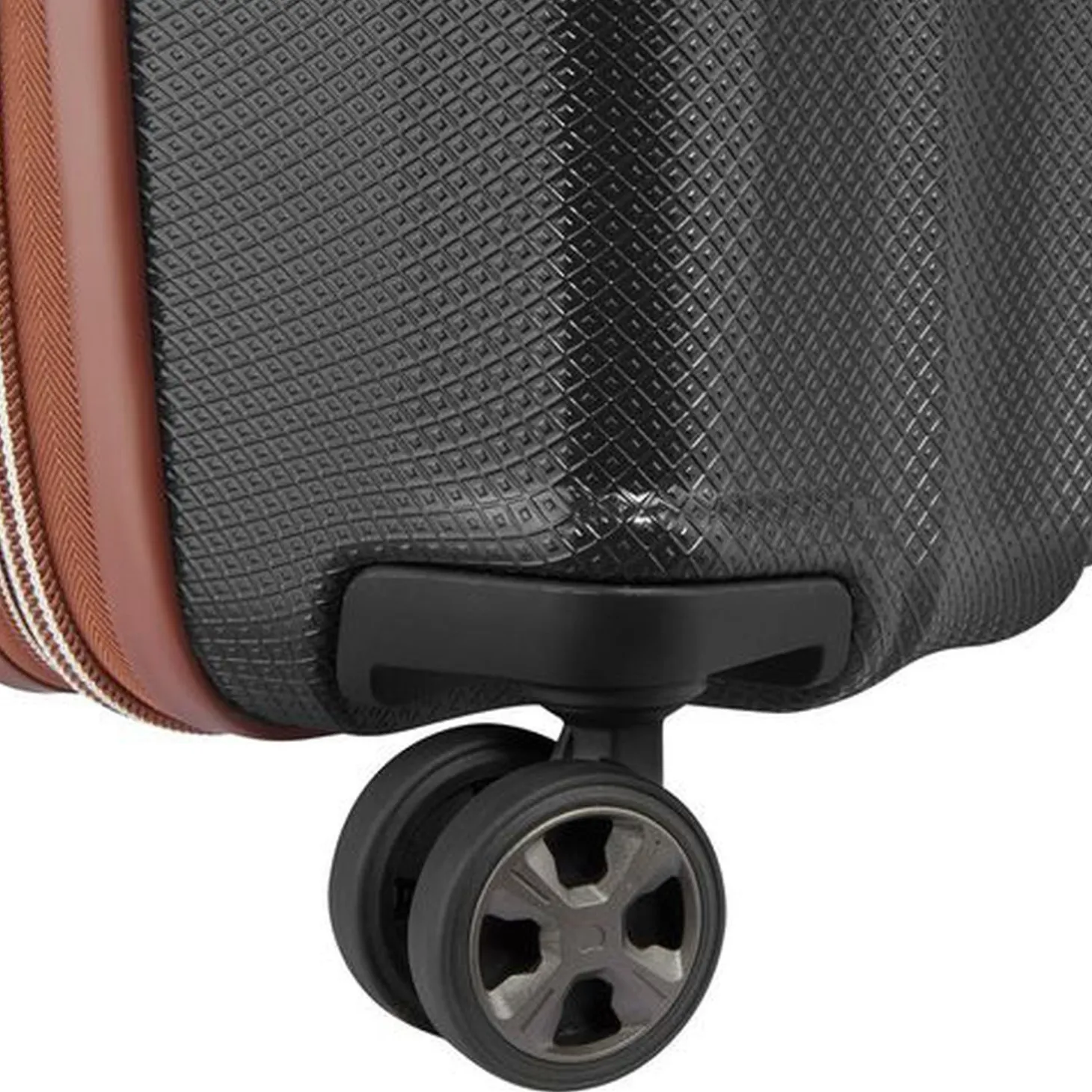 Delsey Carrousel 24" Expandable Spinner