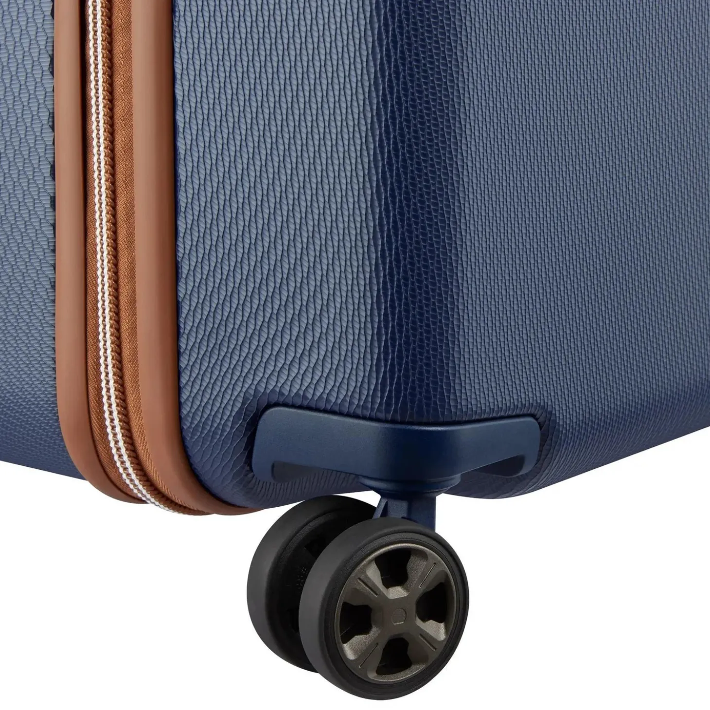 Delsey Chatelet Air 2.0 26" Trunk Spinner