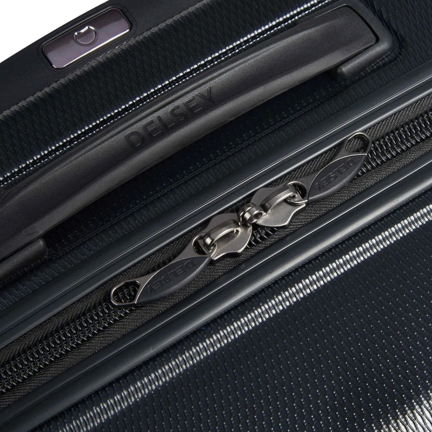 Delsey Flanerie SE 28" Spinner