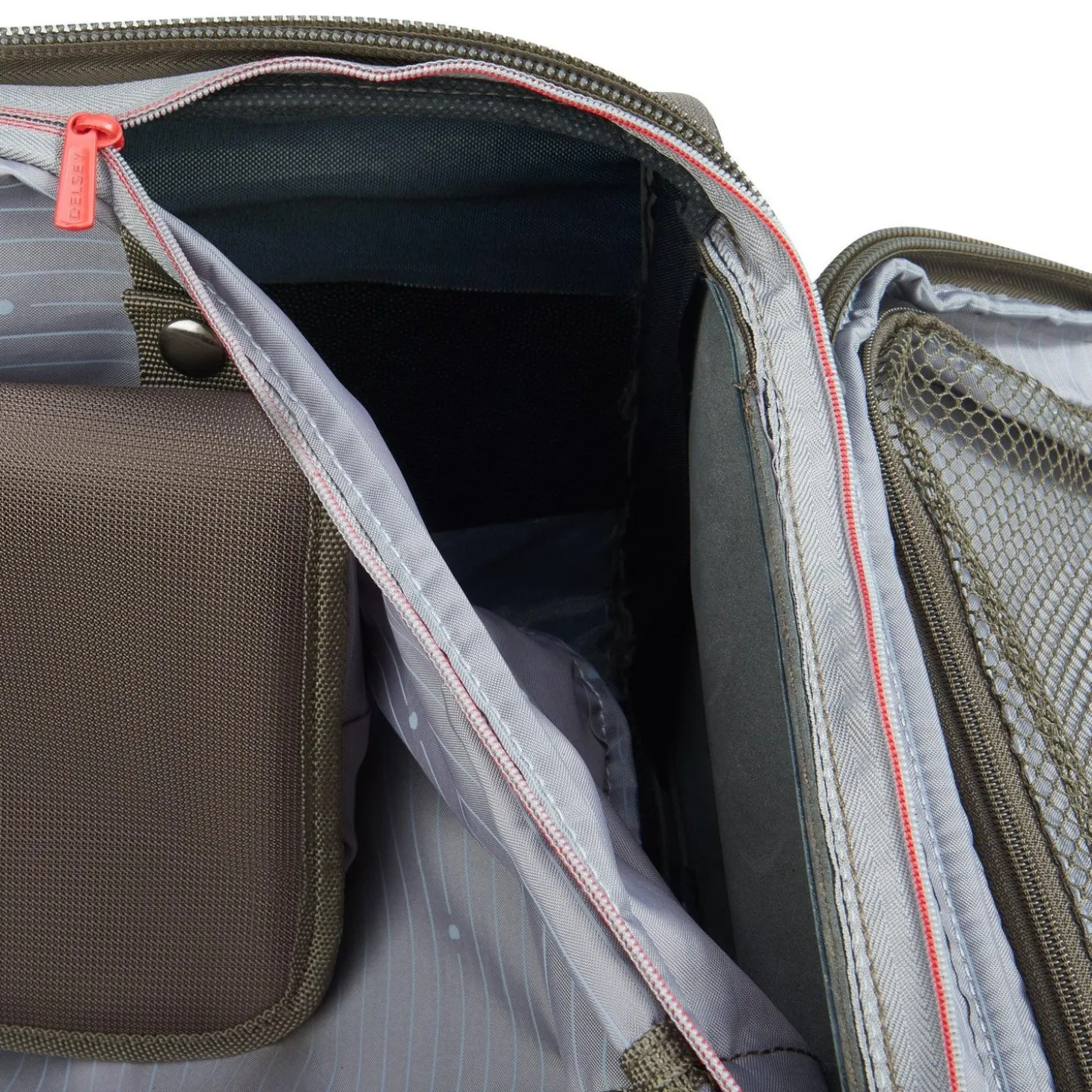 Delsey Helium DLX 25" Expandable Spinner Upright