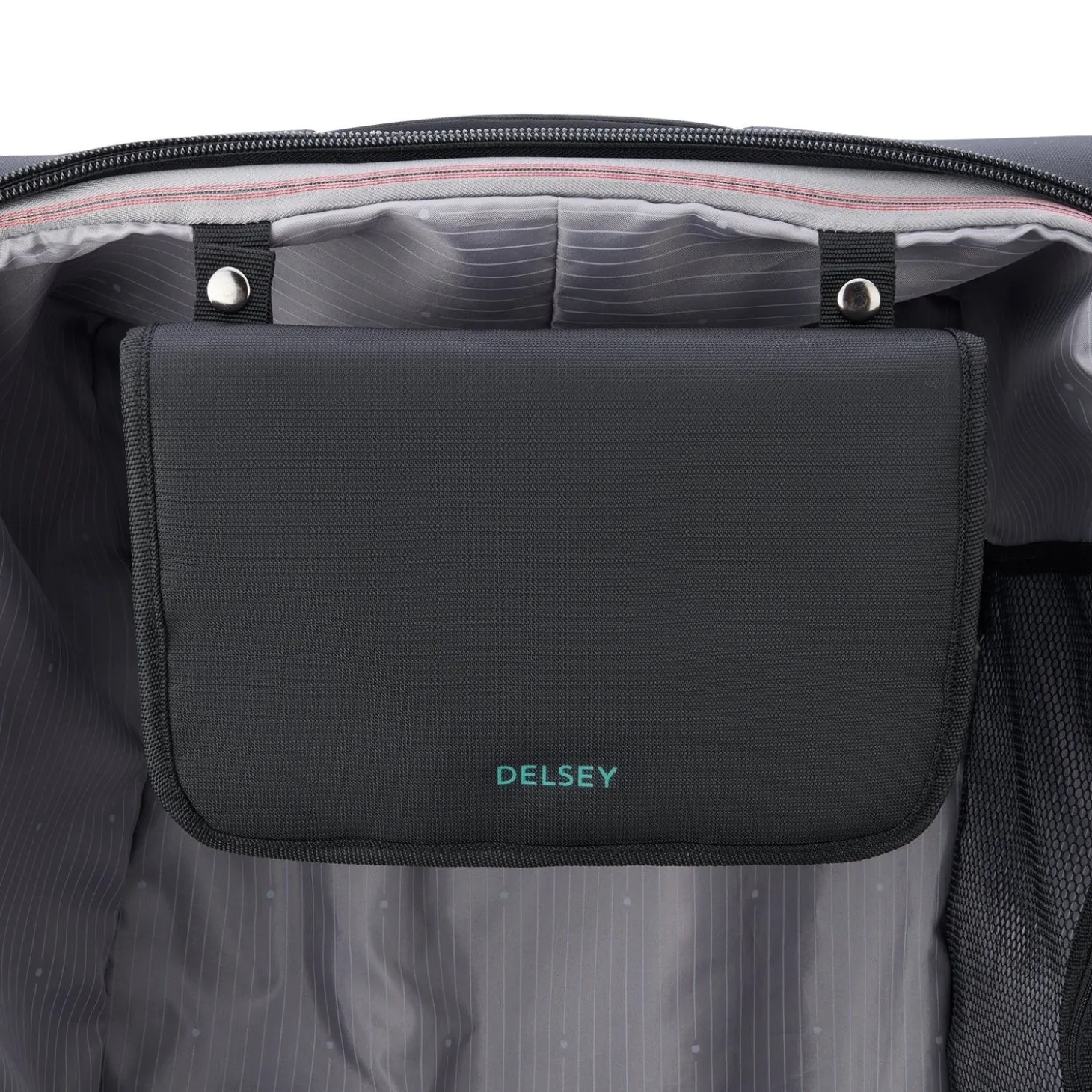 Delsey Helium DLX 29" Expandable Spinner Upright