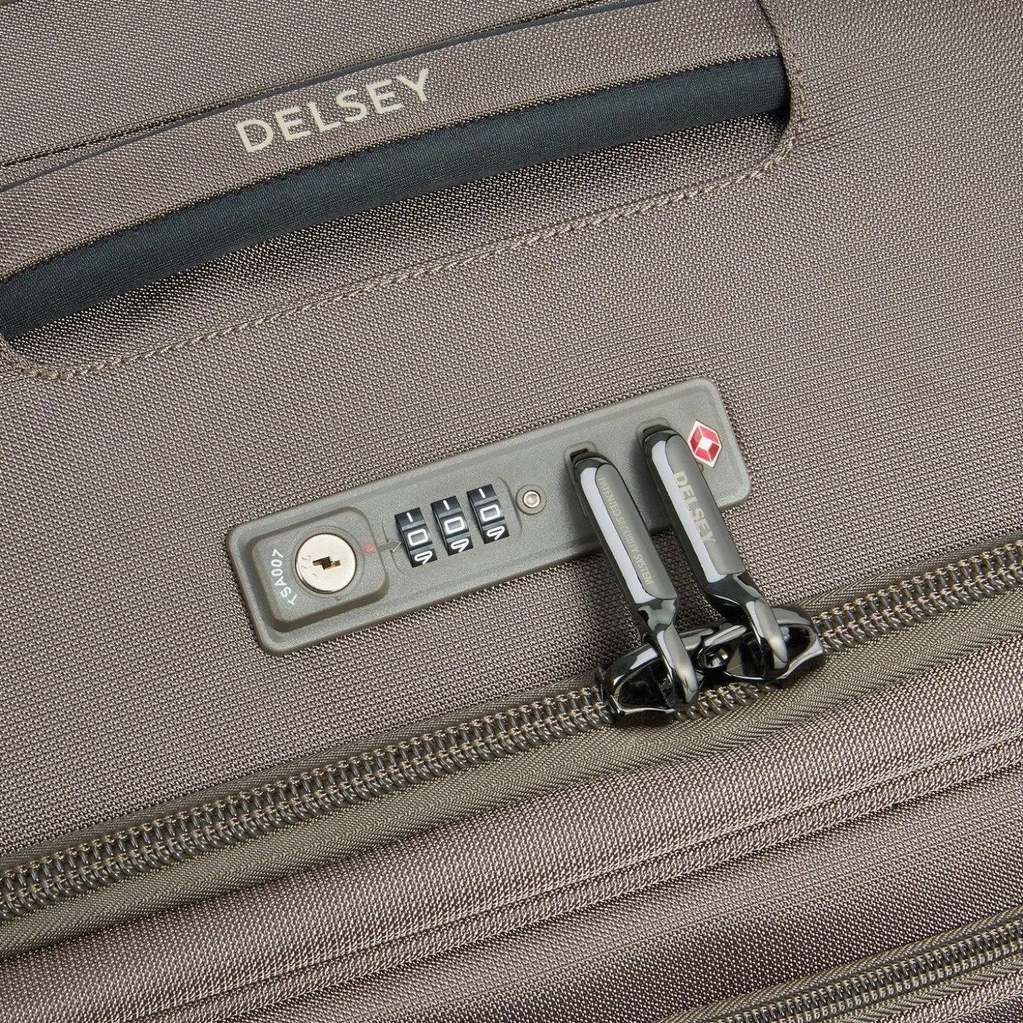 Delsey Helium DLX 29" Expandable Spinner Upright
