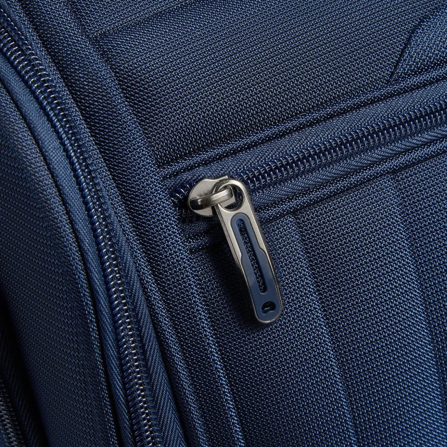 Delsey Helium DLX 2-Wheel Underseater