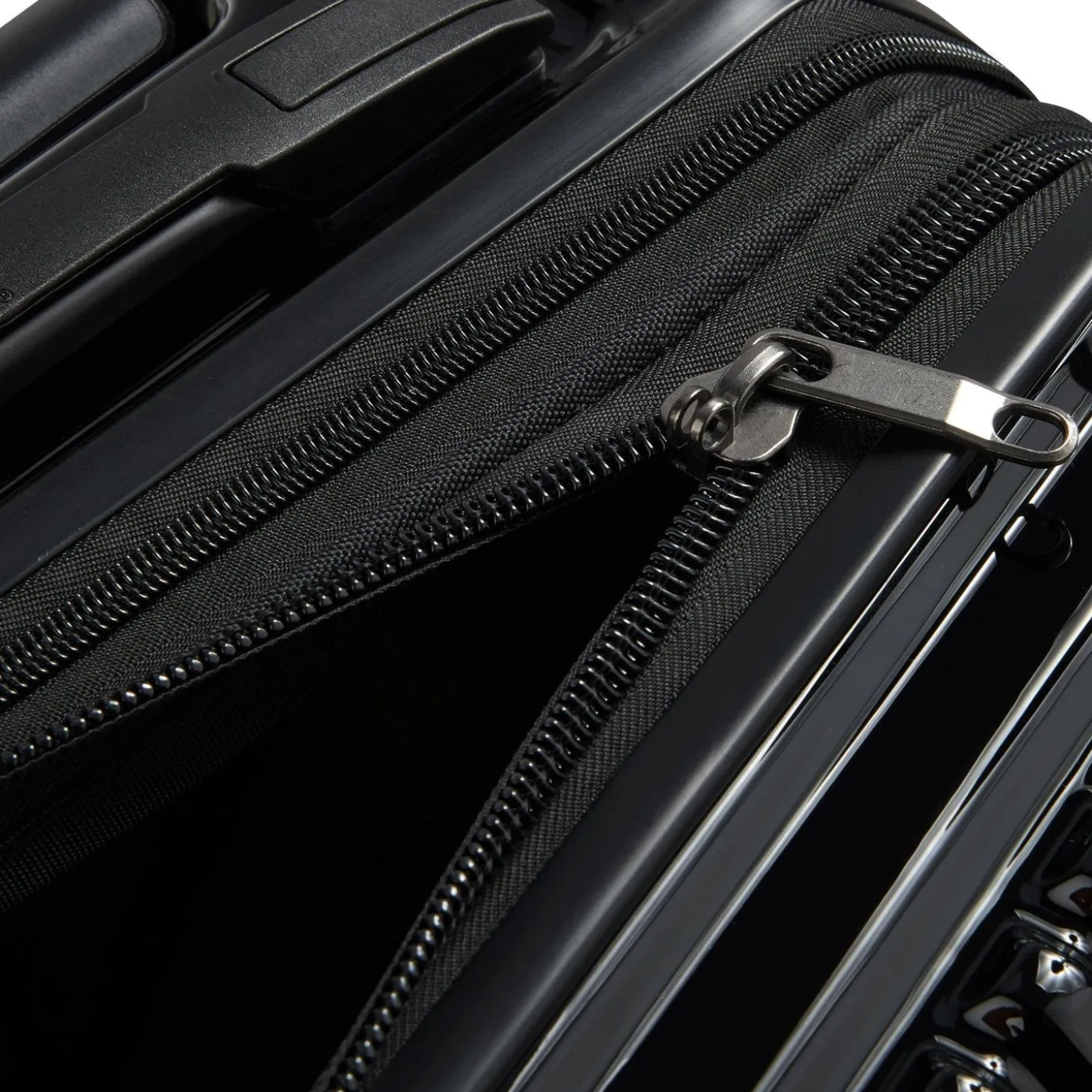 Delsey Jeep JH003B 20" 2-Wheel Carry-On