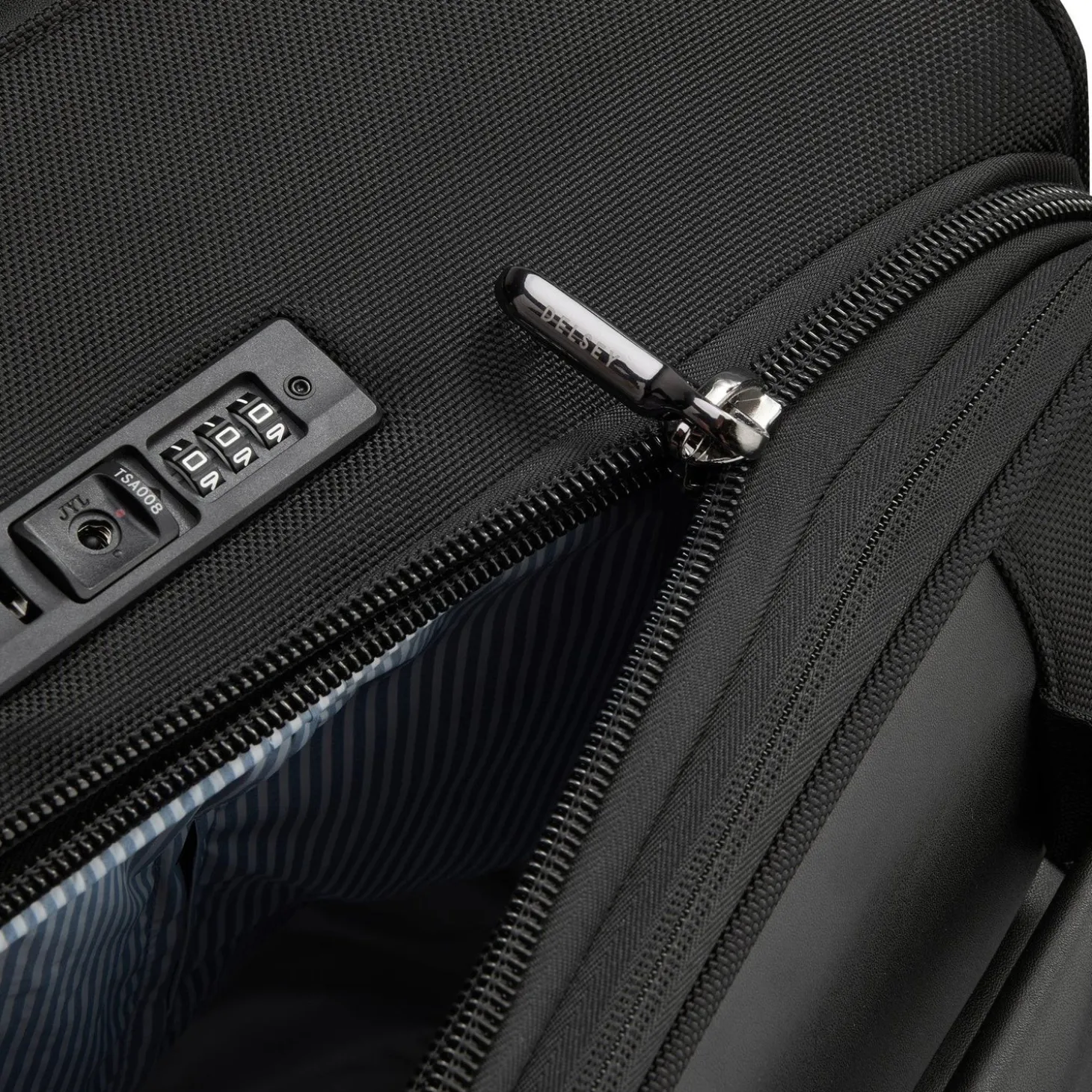Delsey Wagram Expandable 26" Trunk Spinner