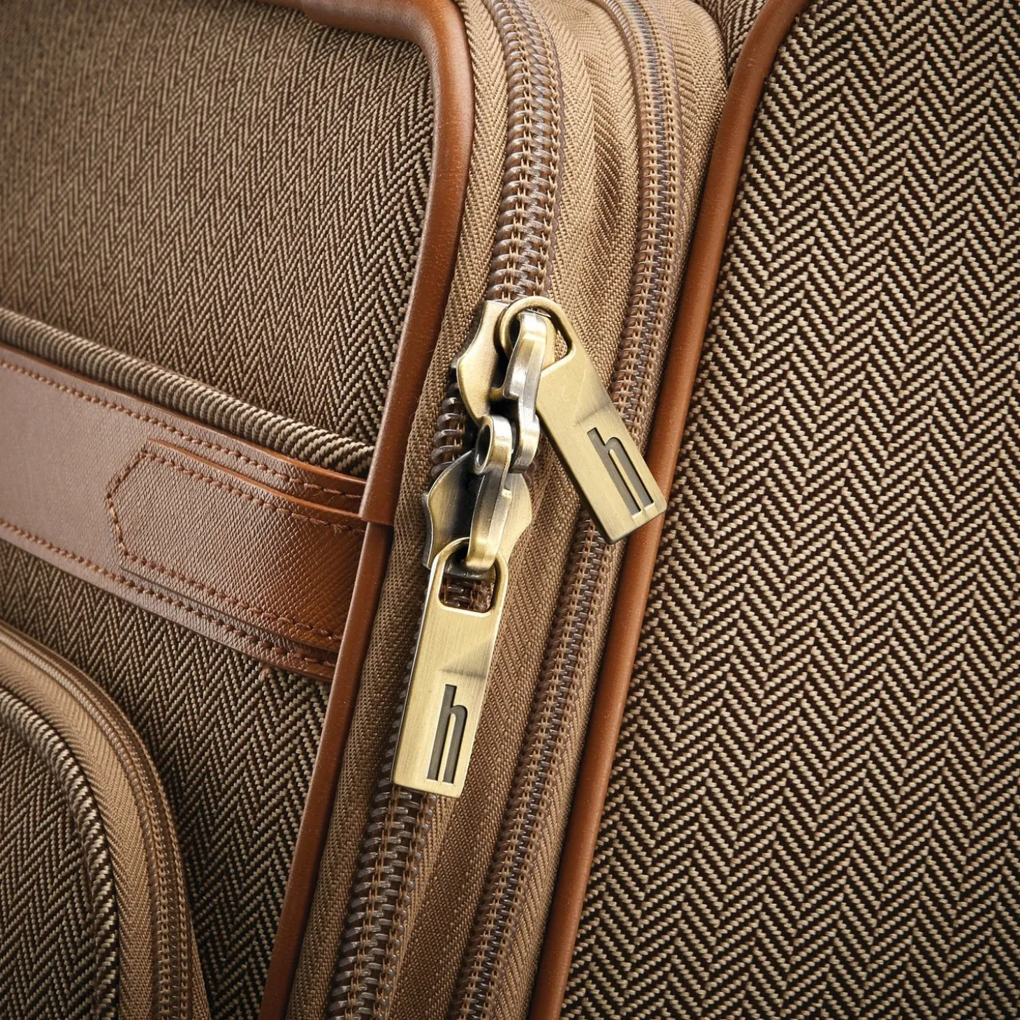 Hartmann Herringbone Deluxe Medium Journey Expandable Spinner