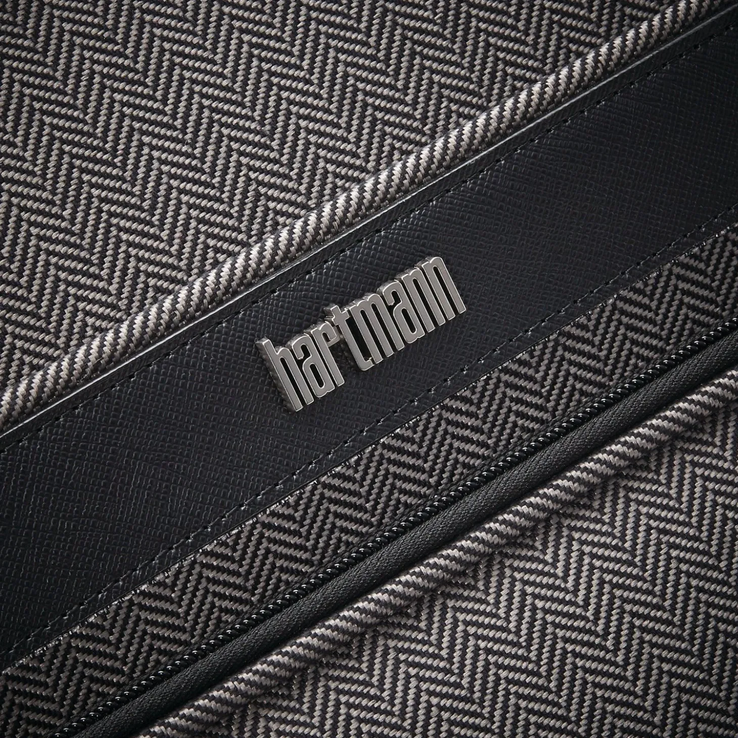 Hartmann Herringbone Deluxe Medium Journey Expandable Spinner