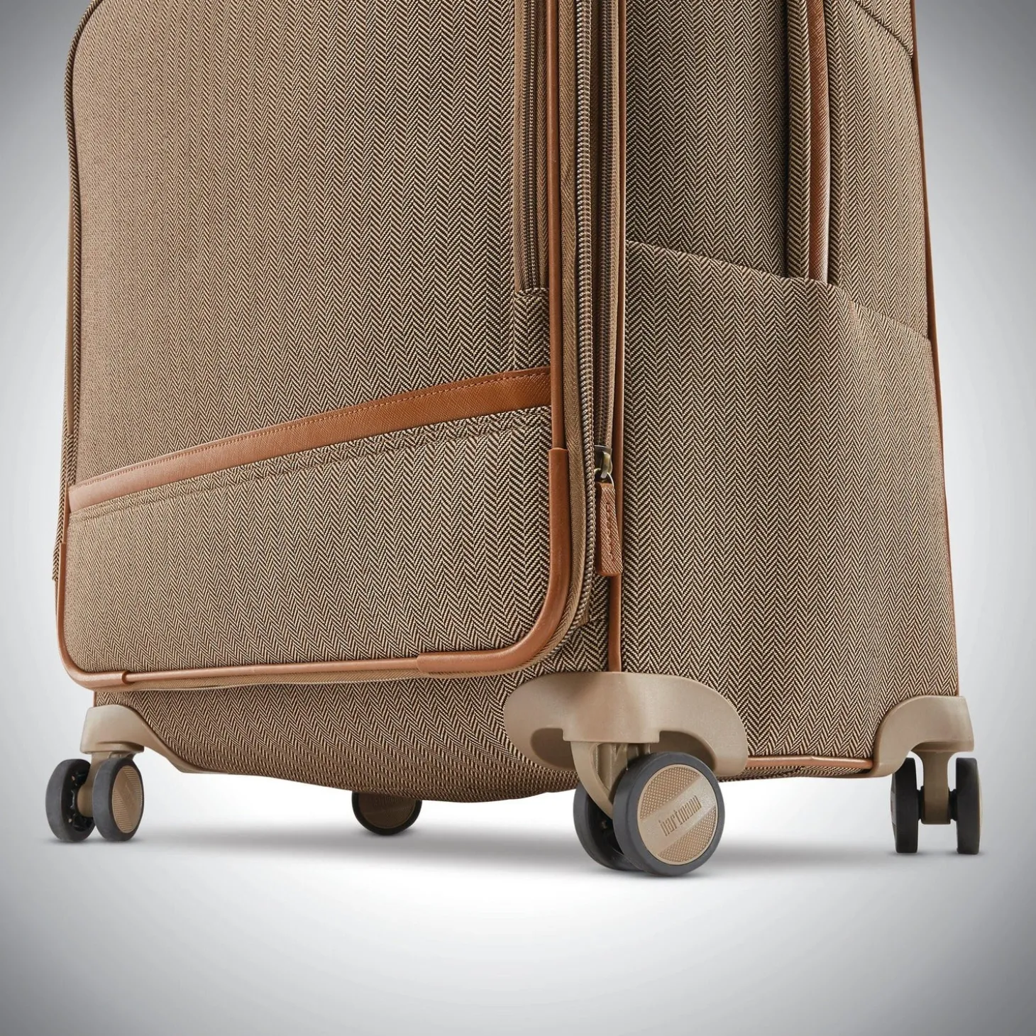 Hartmann Herringbone Deluxe Medium Journey Expandable Spinner