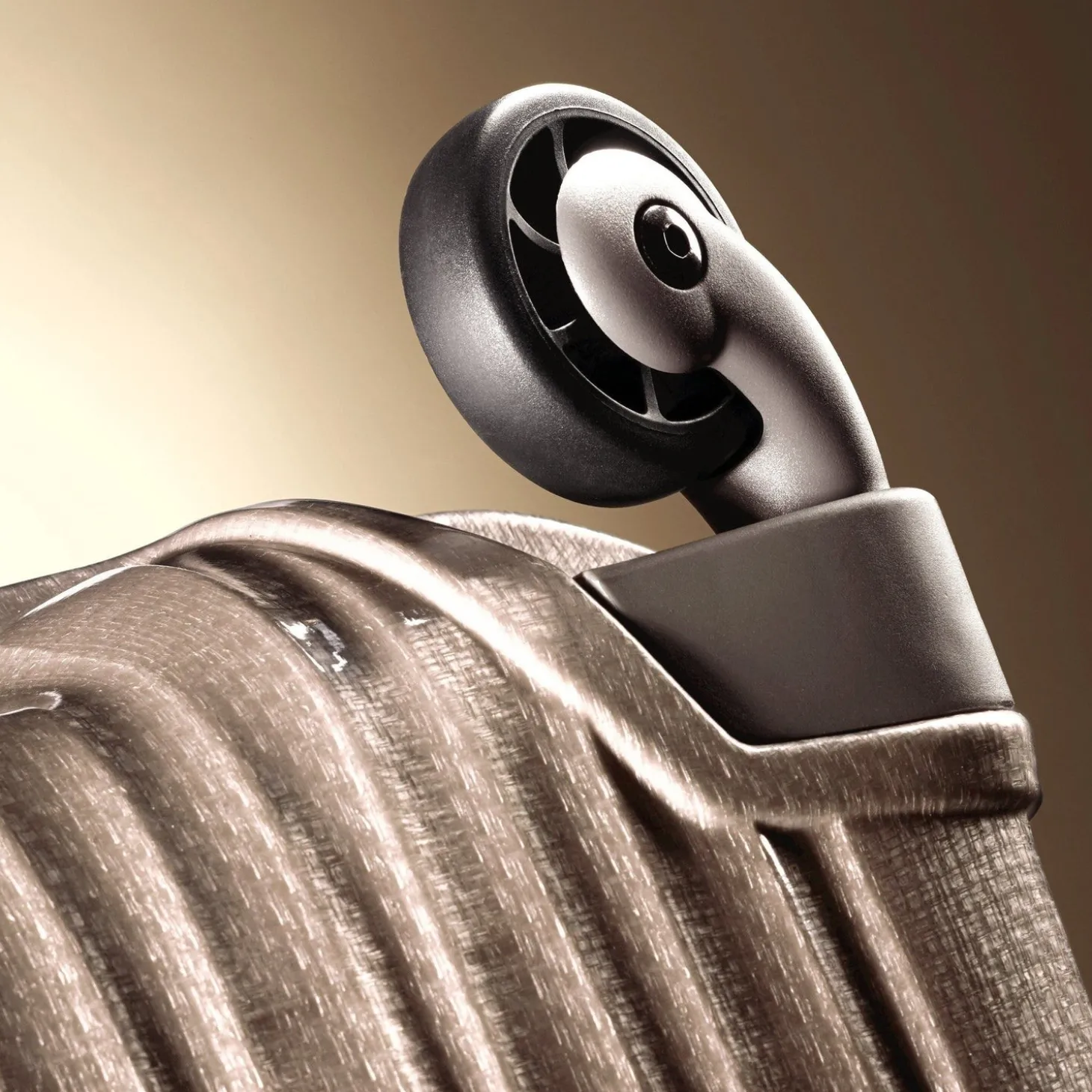 Hartmann InnovAire Global Carry On Spinner