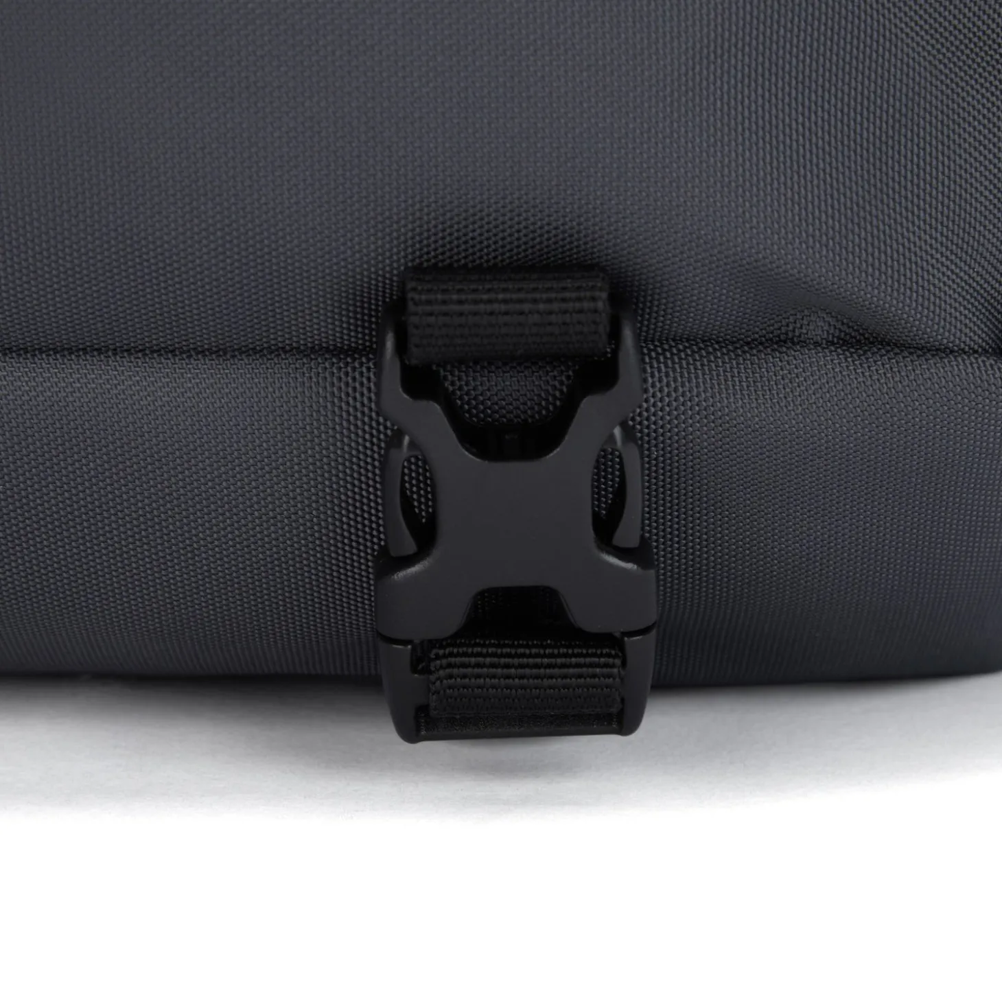 Pacsafe EXP 12" Sling