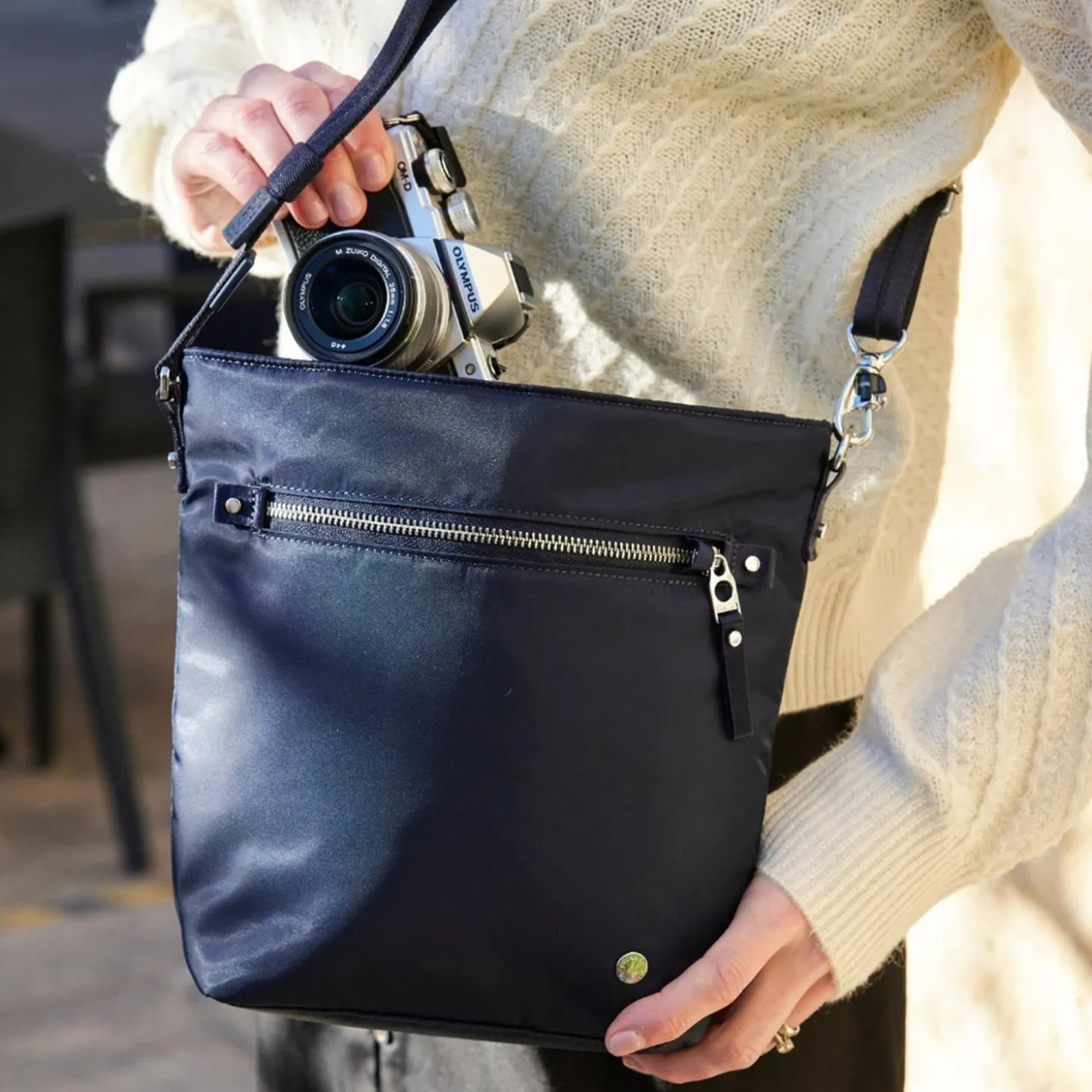 Pacsafe W Crossbody