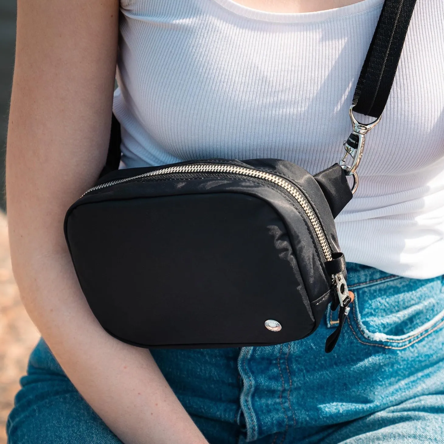 Pacsafe W Micro Sling