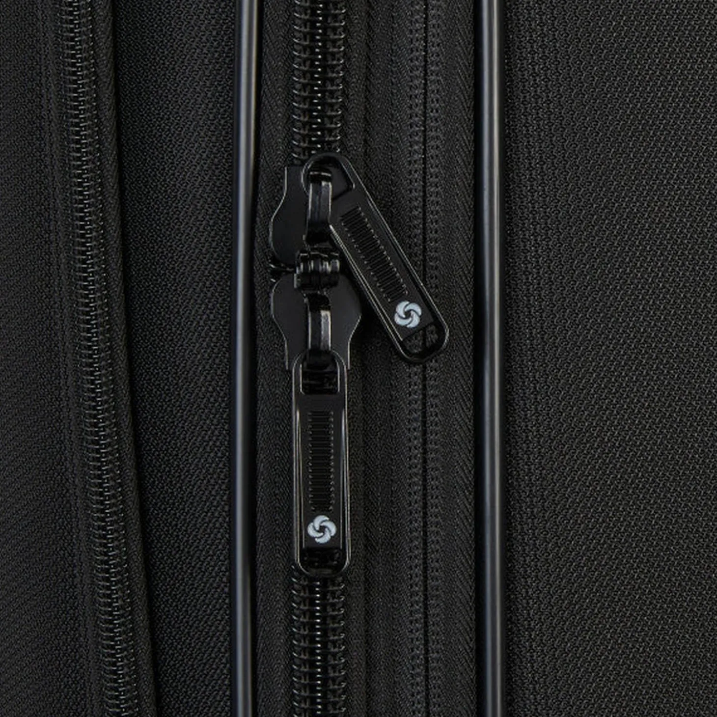 Samsonite Ascella 4.0 Medium Expandable Spinner