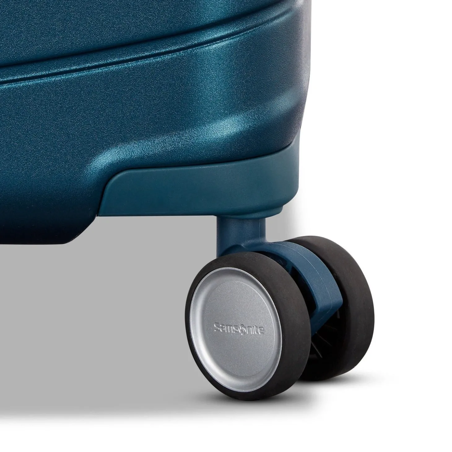 Samsonite Framelock Max Carry-On Spinner