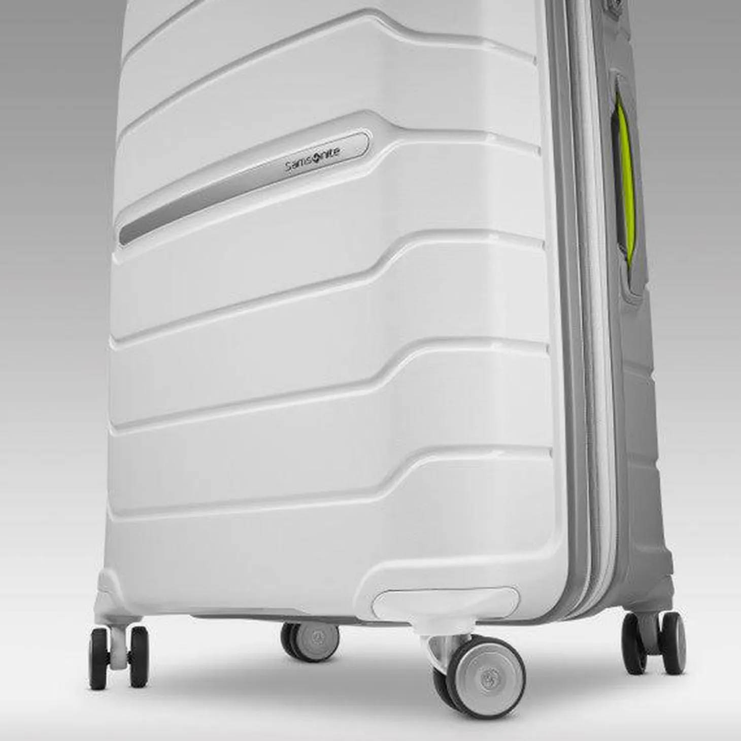 Samsonite Freeform 24" Spinner