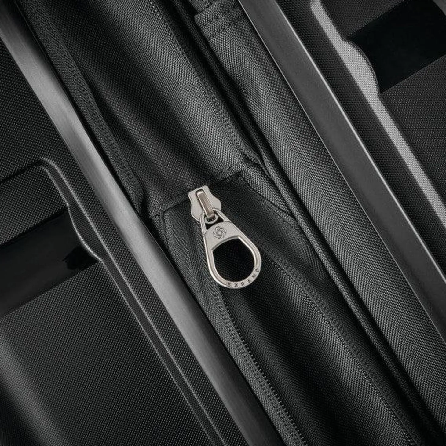 Samsonite Outline Pro Carry-On Spinner