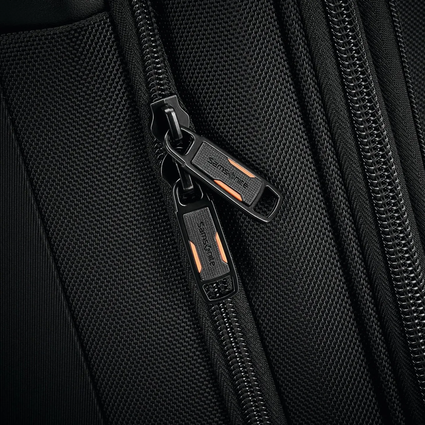Samsonite Pro Medium Expandable Spinner