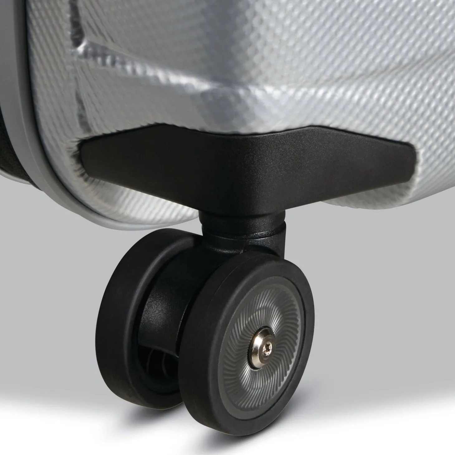 Samsonite Proxis Global Carry-On Spinner