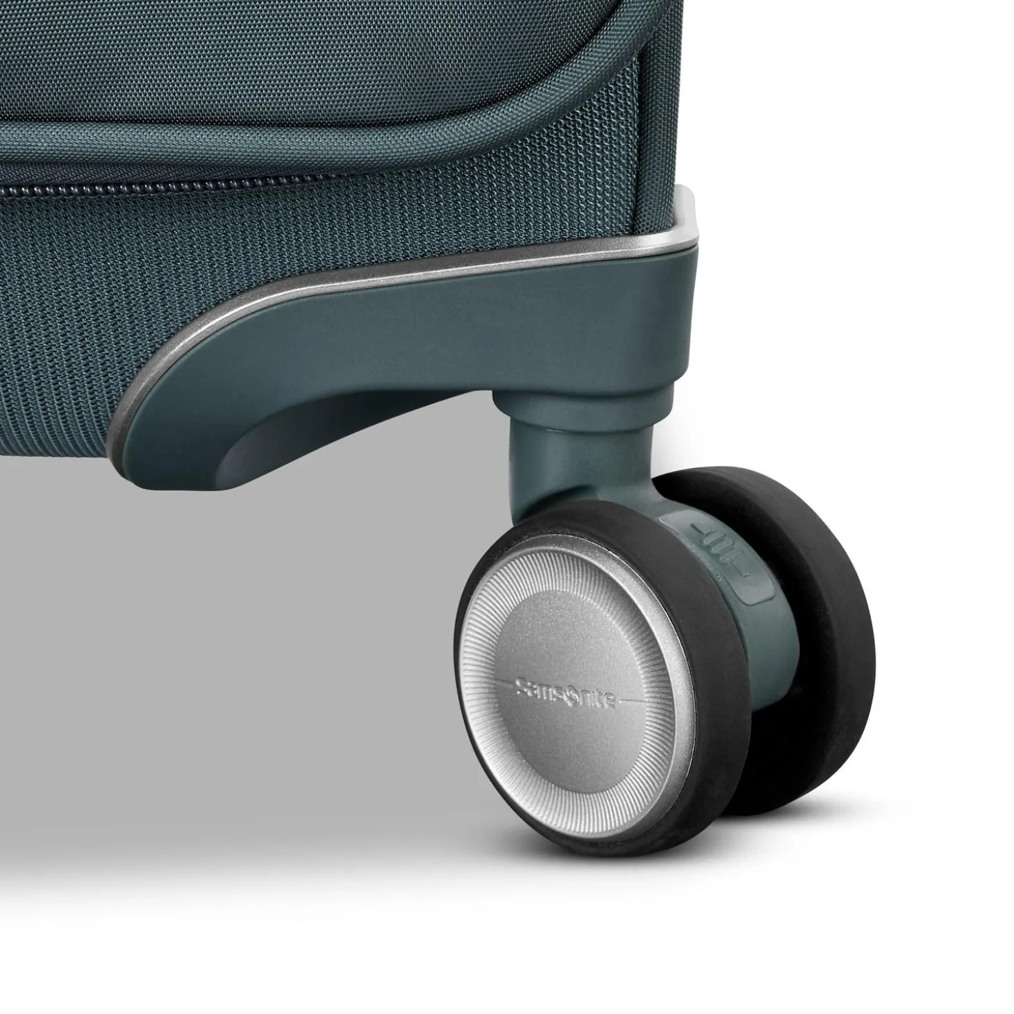 Samsonite Silhouette 18 Softside Large Expandable Spinner