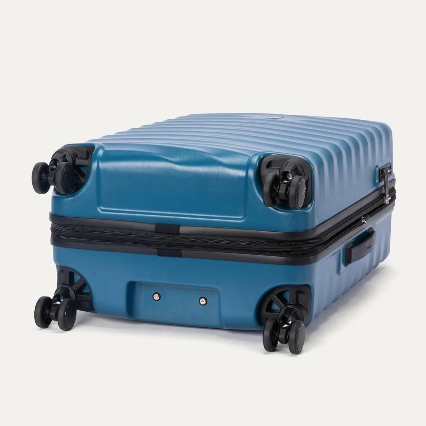Travelpro Maxlite Air V2 Medium Check-in Expandable Spinner