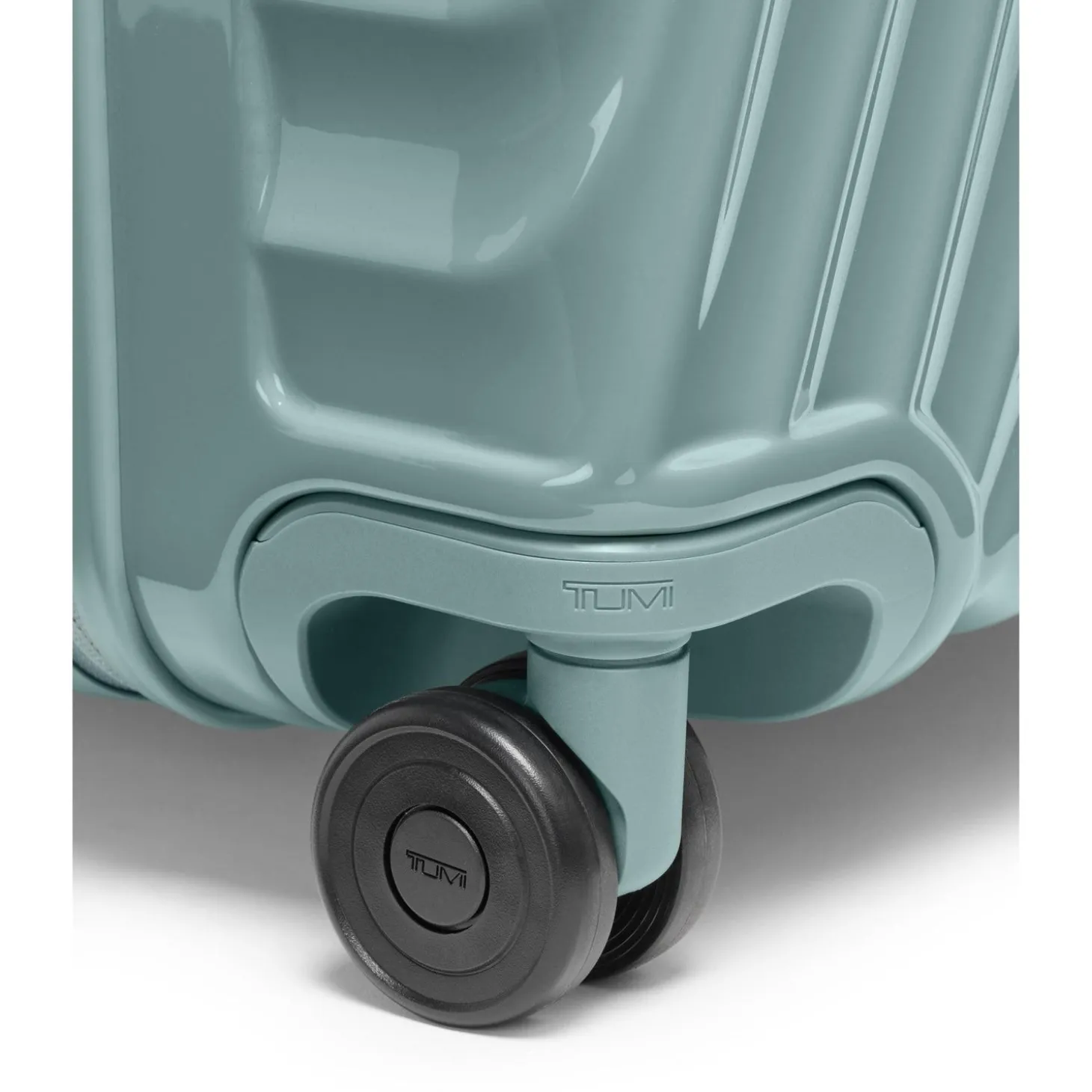 TUMI 19 Degree Extended Trip Expandable 4 Wheeled Packing Case