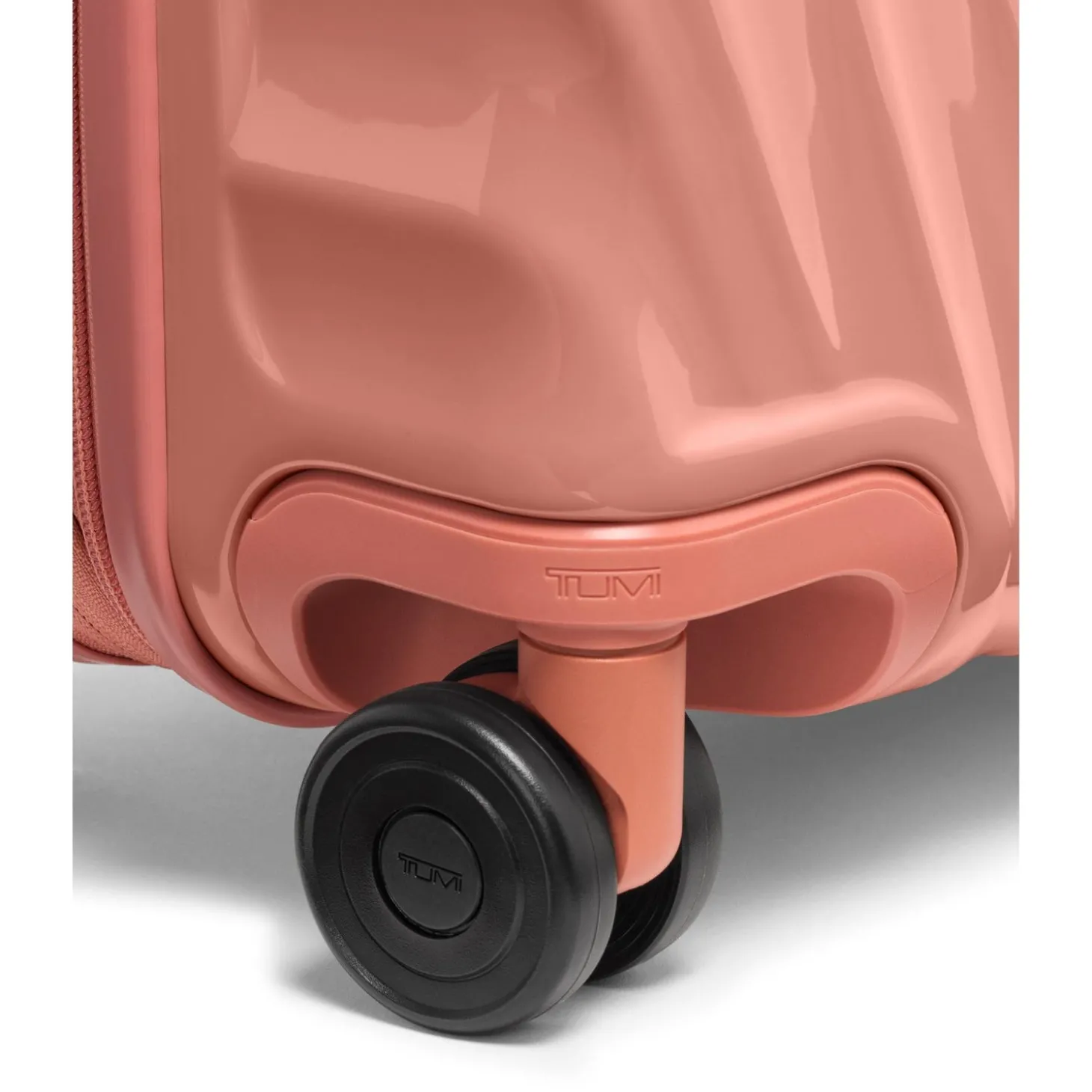 TUMI 19 Degree International Expandable 4 Wheeled Carry-On