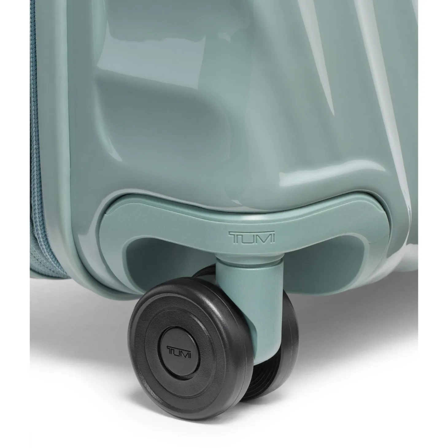 TUMI 19 Degree International Expandable 4 Wheeled Carry-On