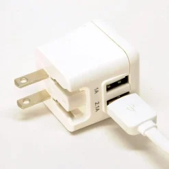 Voltage Valet Universal 2 Port USB Travel Power Adapter Charger Set